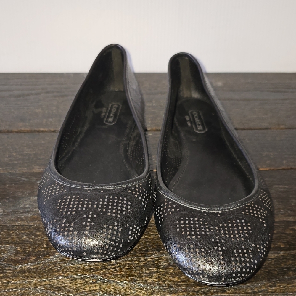 Elegant Women's Black Flats - Picture 3 of 10
